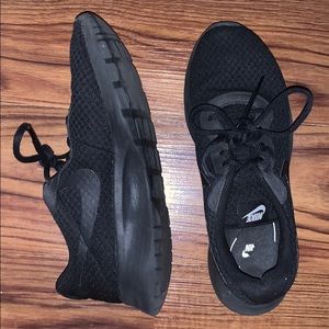 Nike Tanjun Women’s Shoes